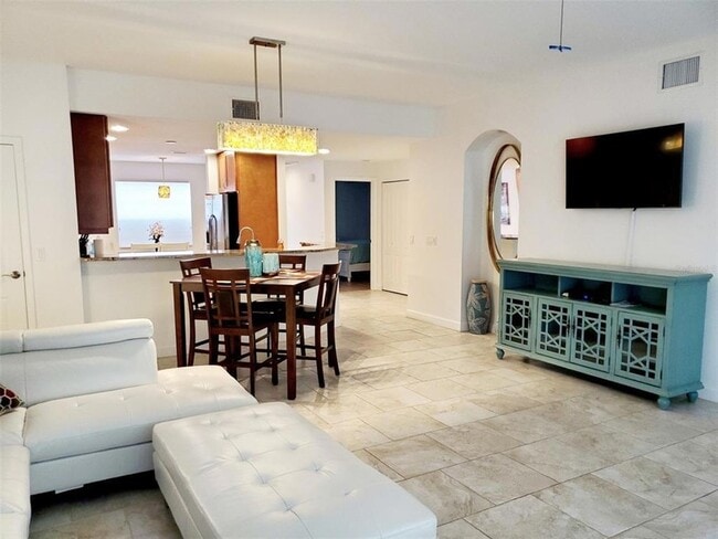 Building Photo - 6618 7th Ave Cir W