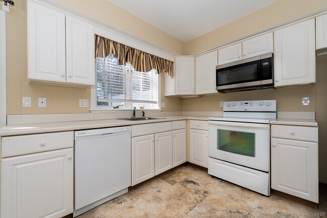 Building Photo - 16 Brantwood Dr