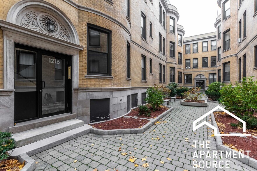Building Photo - 1224 N Dearborn St