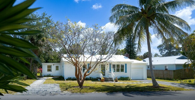 Primary Photo - 4228 SE Bayview St
