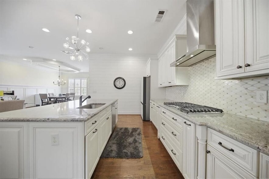 Building Photo - 5869 Chickasaw Ln