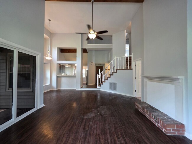 Building Photo - Charming 3-Bedroom Retreat Near Camp Lejeune's Main Gate