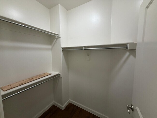 Building Photo - 7291 N Scottsdale Rd