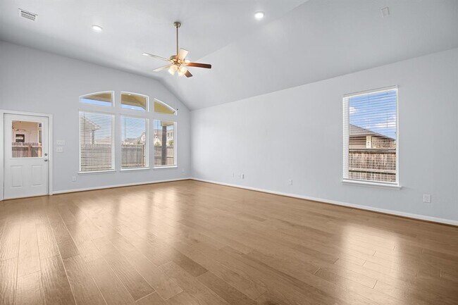 Building Photo - 133 Camella St
