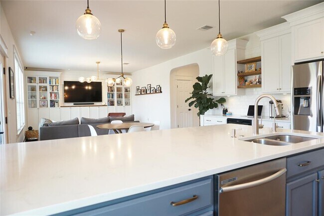 Building Photo - 8604 Capitol View Dr