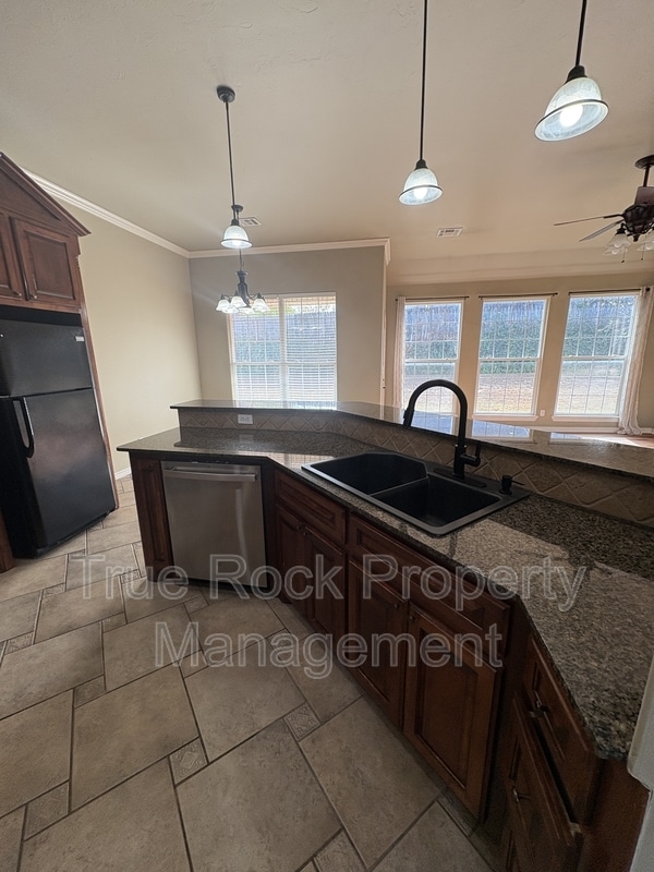 Building Photo - 817 Cypress Dr