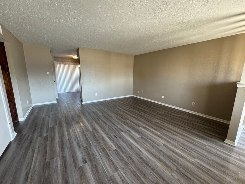 Building Photo - 2202 Hunt Dr