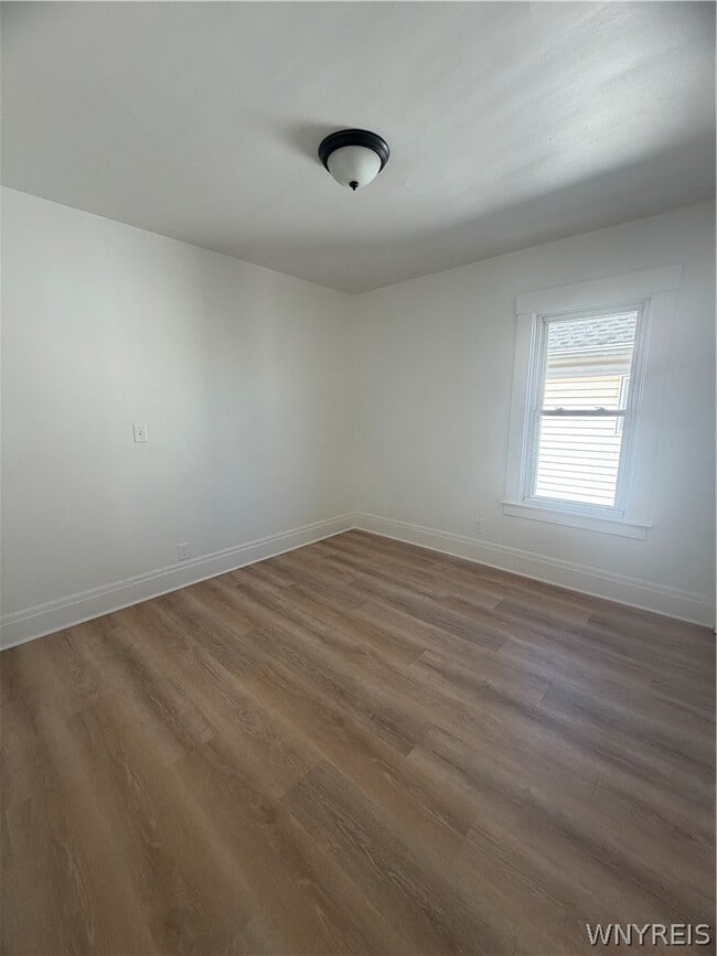 Building Photo - 292 Hartwell Rd