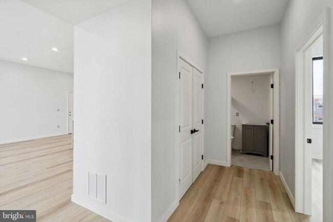 Building Photo - 1112 E Berks St