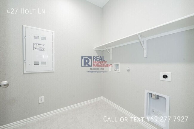 Building Photo - 427 Holt Ln