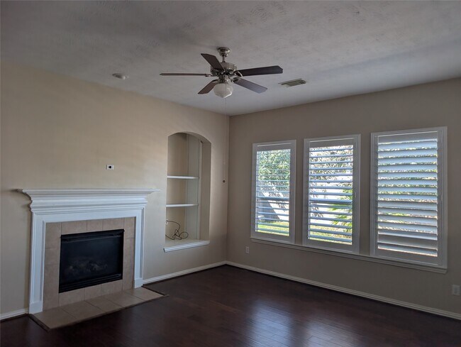 Building Photo - 18627 Summercliff Ln