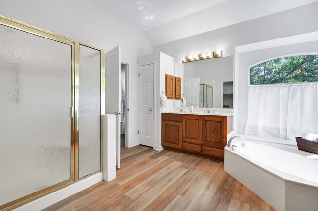 Building Photo - 26 Silverhorn Dr