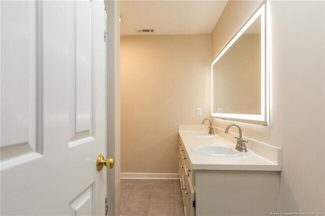 Building Photo - 3356 Quarry Dr