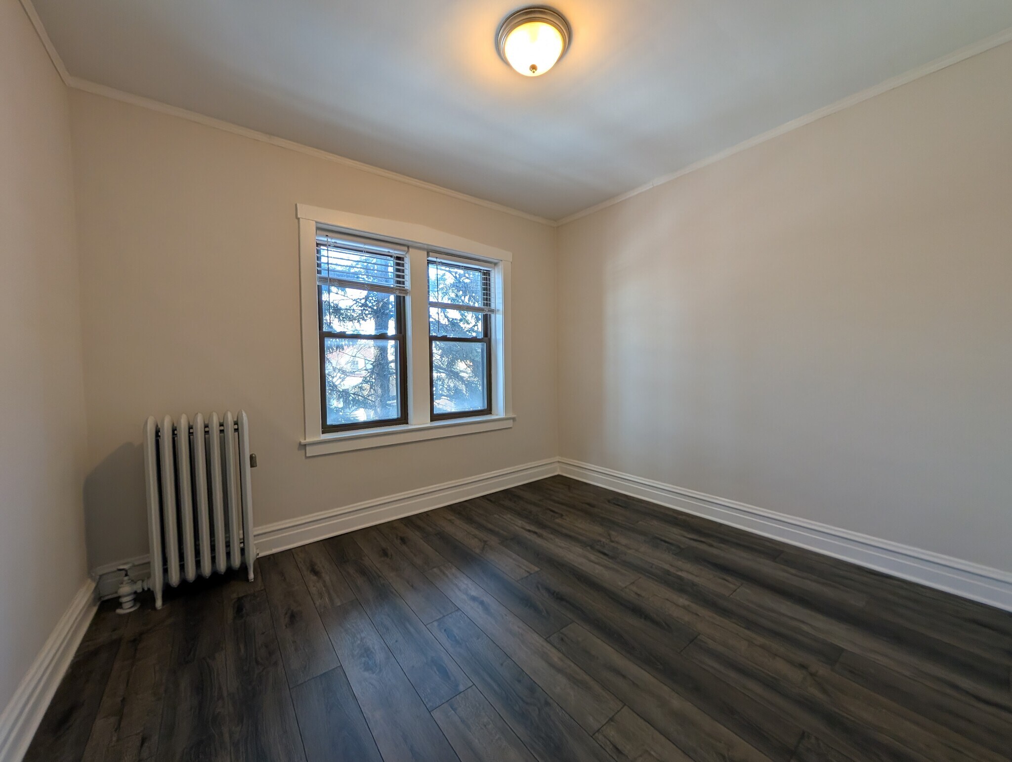 Building Photo - 5817 W Berteau Ave