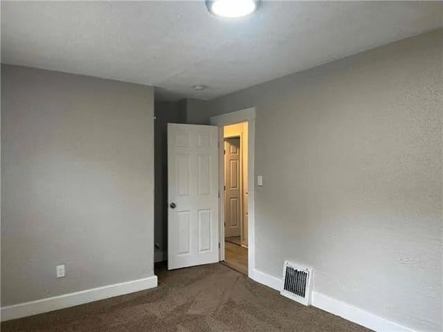 Building Photo - 242 N Valley St