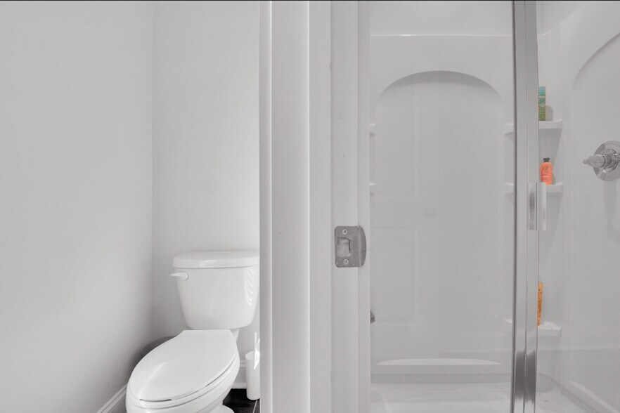 Building Photo - 9038 Henry Thoreau Rd