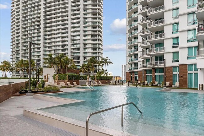 Building Photo - 350 S Miami Ave