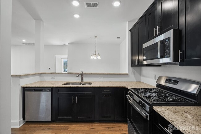 Building Photo - 718 Stiller Ln