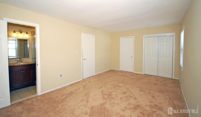 Building Photo - 21 Rosewood Ct
