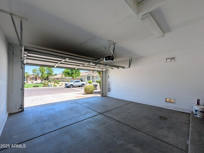Building Photo - 3731 W St Kateri Dr
