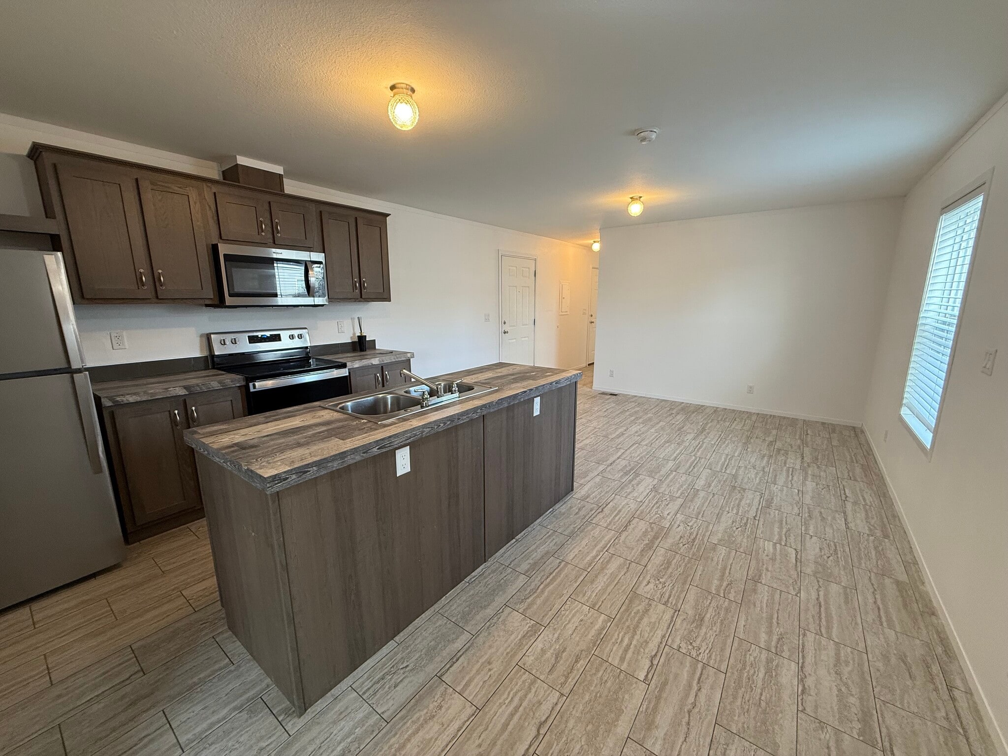 Building Photo - 4 Northglen Dr