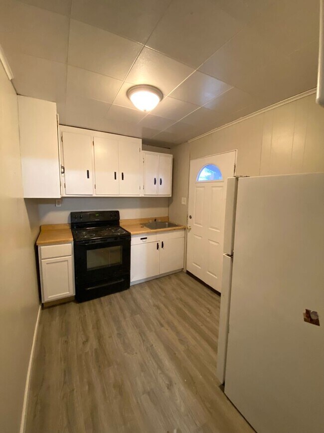 Building Photo - 321 Caroline St