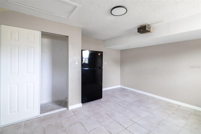 Building Photo - 6051 Carlton Ave