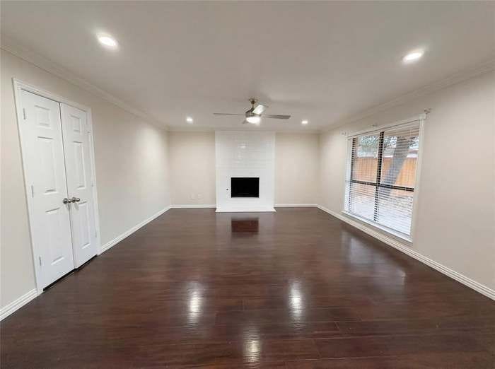 Building Photo - 1951 Pin Oak Dr