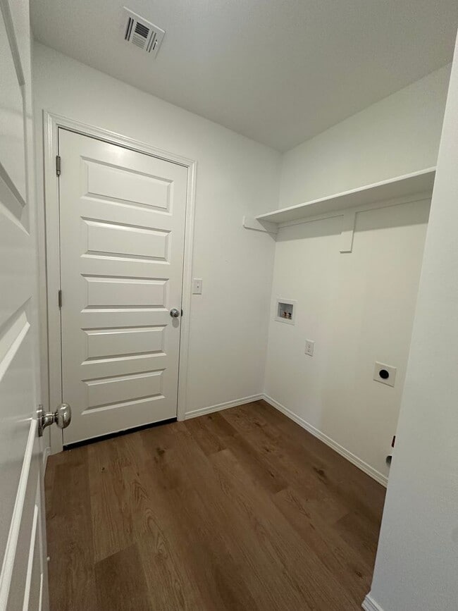 Building Photo - *Newly Built* 3 Bed 2 Bath 2 Car Garage