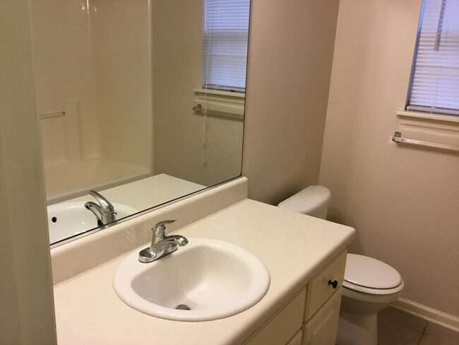 Building Photo - 506 Capstone Way