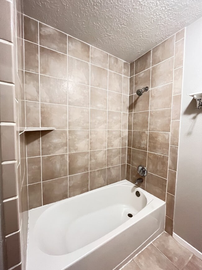 Building Photo - 16450 Hibiscus Ln