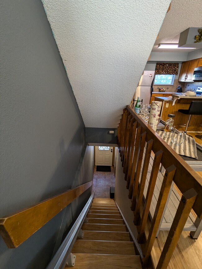 Building Photo - 912 S Paris Ct