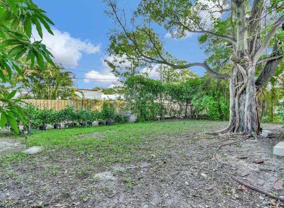 Building Photo - 547 NW 49th St