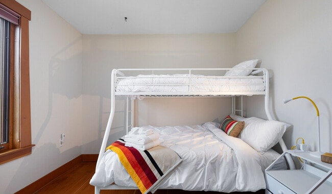 Building Photo - 173 Aloha St