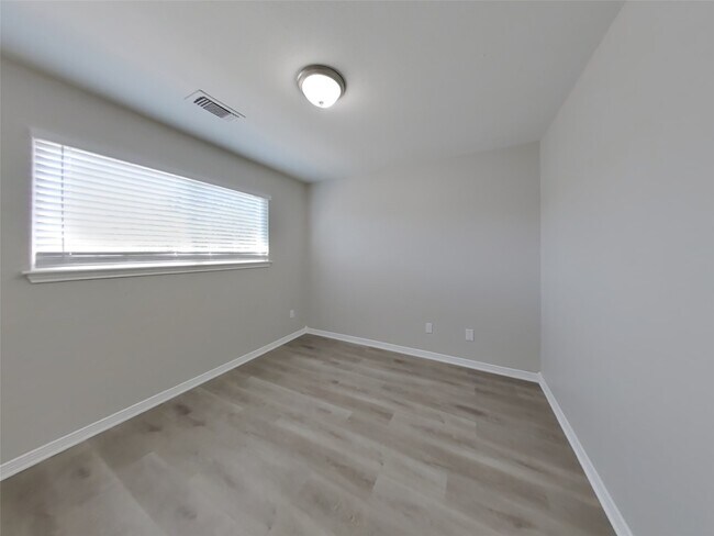 Building Photo - 13603 Lynnville Dr