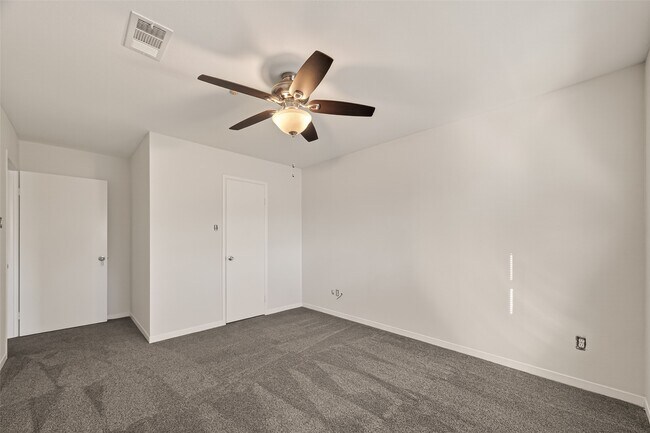 Building Photo - 7655 S Braeswood Blvd