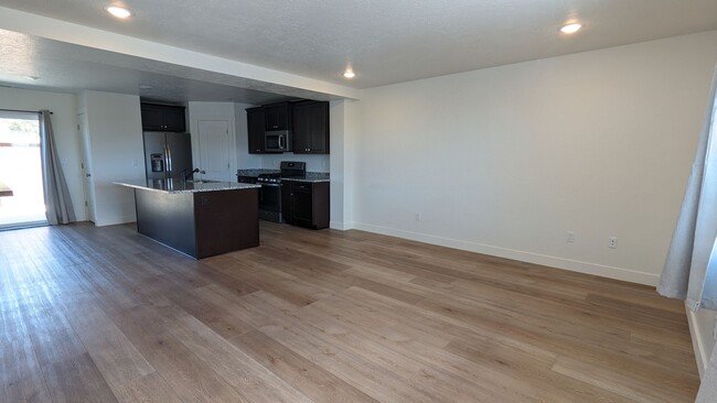 Building Photo - Beautiful 3 Bedroom Townhome in Cedar City...