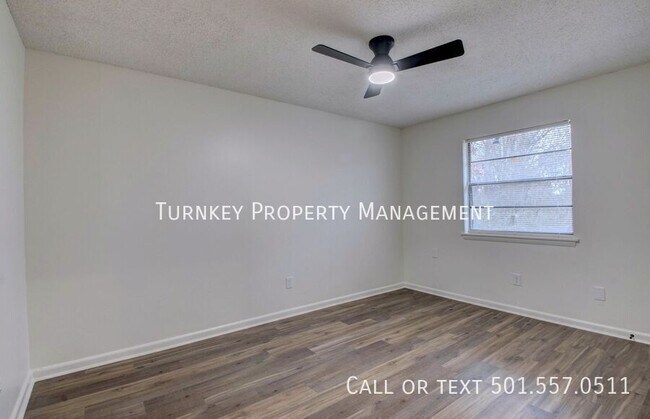 Building Photo - 1905 Labette Manor Dr