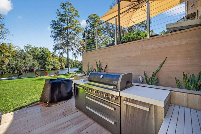 Building Photo - 511 S Riverhills Dr