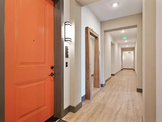 Building Photo - Premier 2/2 Condo in The Cannery