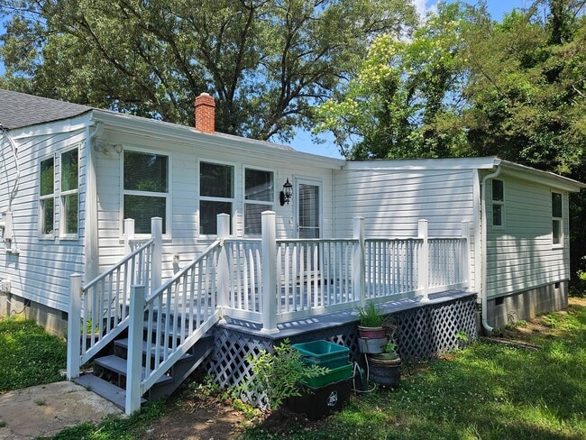 Building Photo - Available Now! 3BR/2BA Home In West End - ...