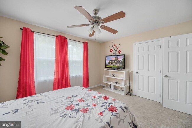 Building Photo - 15 Owen St