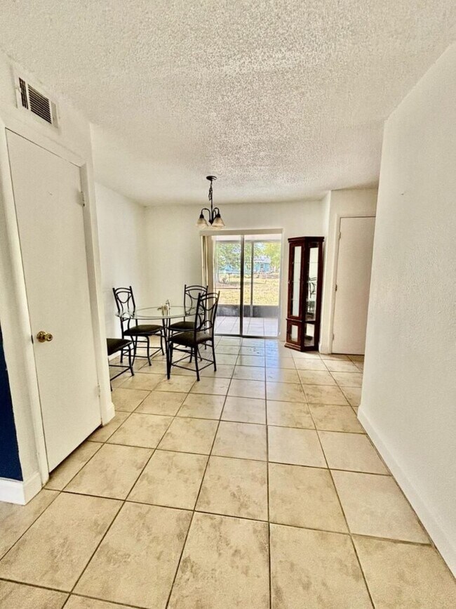 Building Photo - 4523 Ligustrum Way