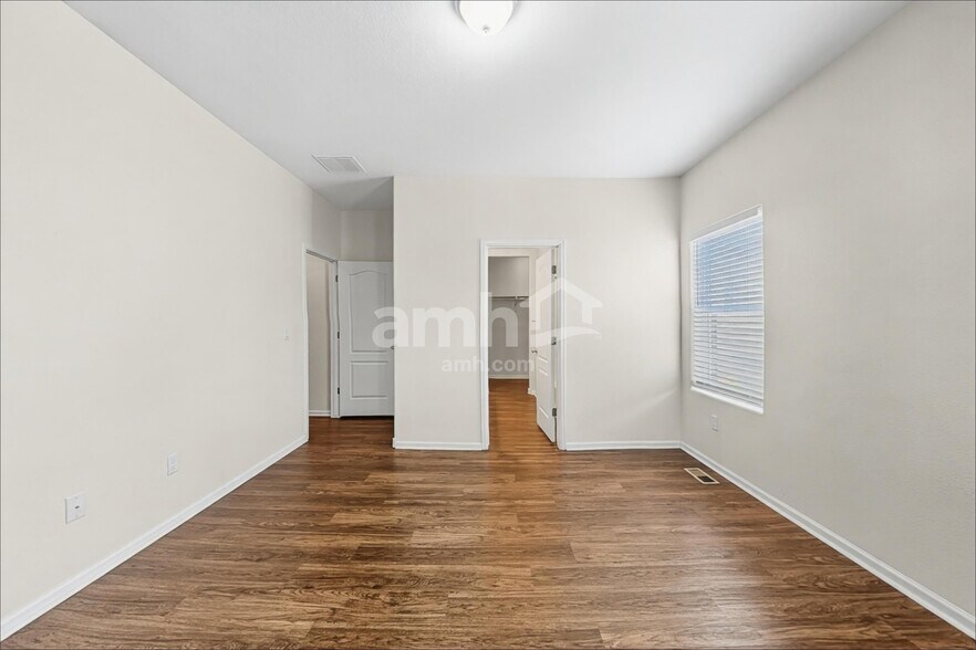 Building Photo - 551 Reserve Ave