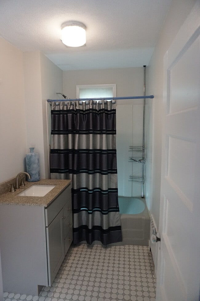 Building Photo - 90 Conwell Ave