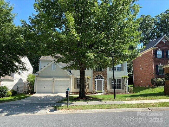Building Photo - 9901 Hazelview Dr