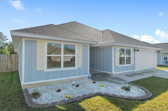 Building Photo - Gorgeous and Spacious 5/3 Home with Commun...
