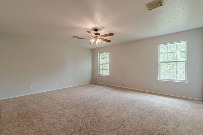 Building Photo - 164 Springtree Hollow