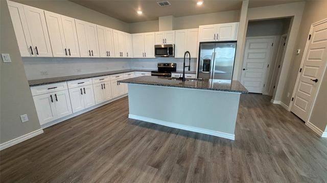 Building Photo - 809 Blossom Ln