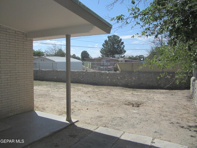 Building Photo - 305 Corvena Way